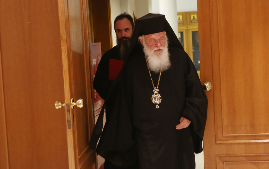 Ιερά Σύνοδος: Ξεκίνησε η συνεδρίαση - Θερμομετρήθηκαν Ιερώνυμος και μητροπολίτες