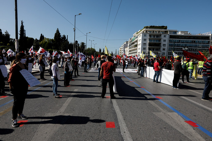 ΠΑΜΕ - Πρωτομαγιά: Με τη... μεζούρα η συγκέντρωση στο Σύνταγμα