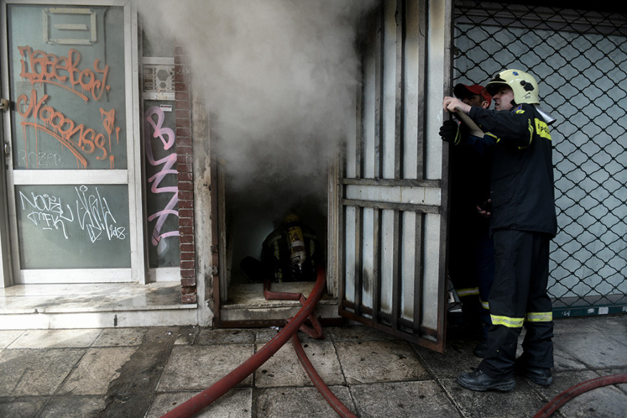 Μεταξουργείο: Φωτιά σε αποθήκη