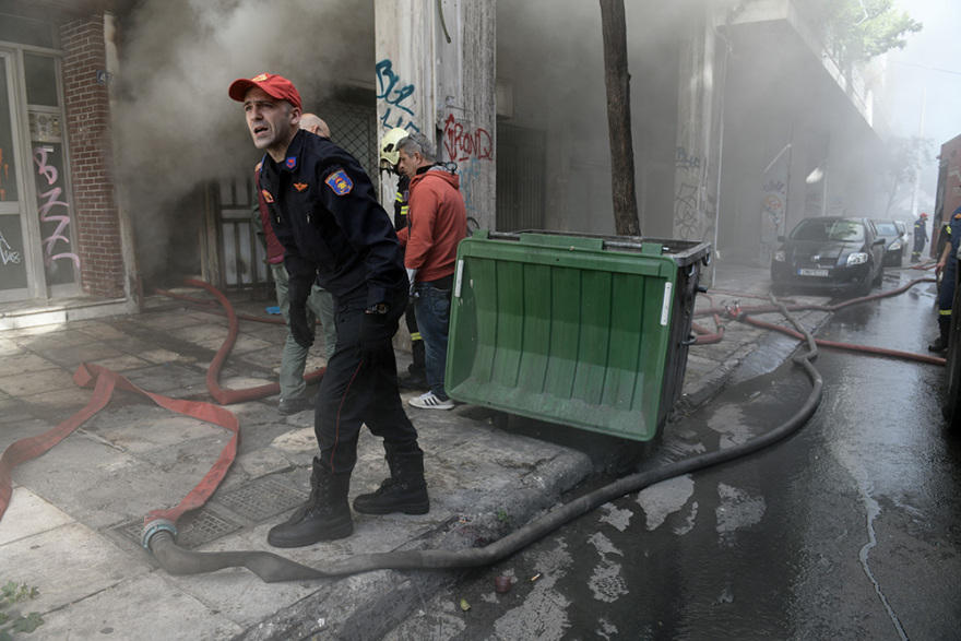 Μεταξουργείο: Φωτιά σε αποθήκη