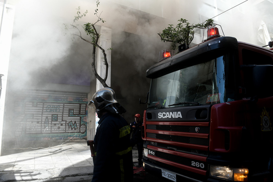 Μεταξουργείο: Φωτιά σε αποθήκη