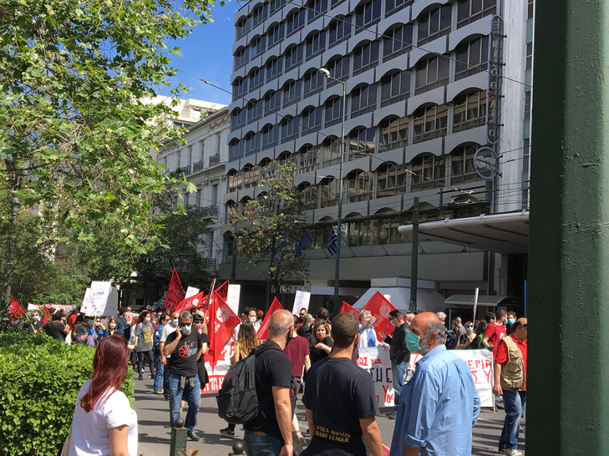 ΠΑΜΕ - Πρωτομαγιά: Με τη... μεζούρα η συγκέντρωση στο Σύνταγμα