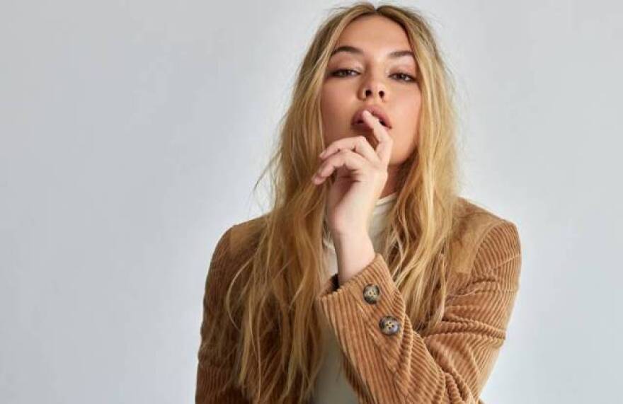 Madelyn Cline: Το νέο σέξι κορίτσι του Netflix