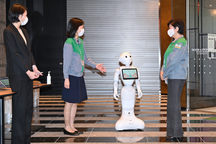 Κορωνοϊός: Ρομπότ υποδέχονται ασθενείς με ελαφρά συμπτώματα σε ξενοδοχεία του Τόκιο 