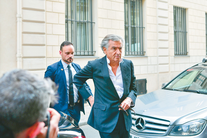 Κορωνοϊός: Οι θεωρίες συνωμοσίας, τα fake news και οι αρνητές της πανδημίας