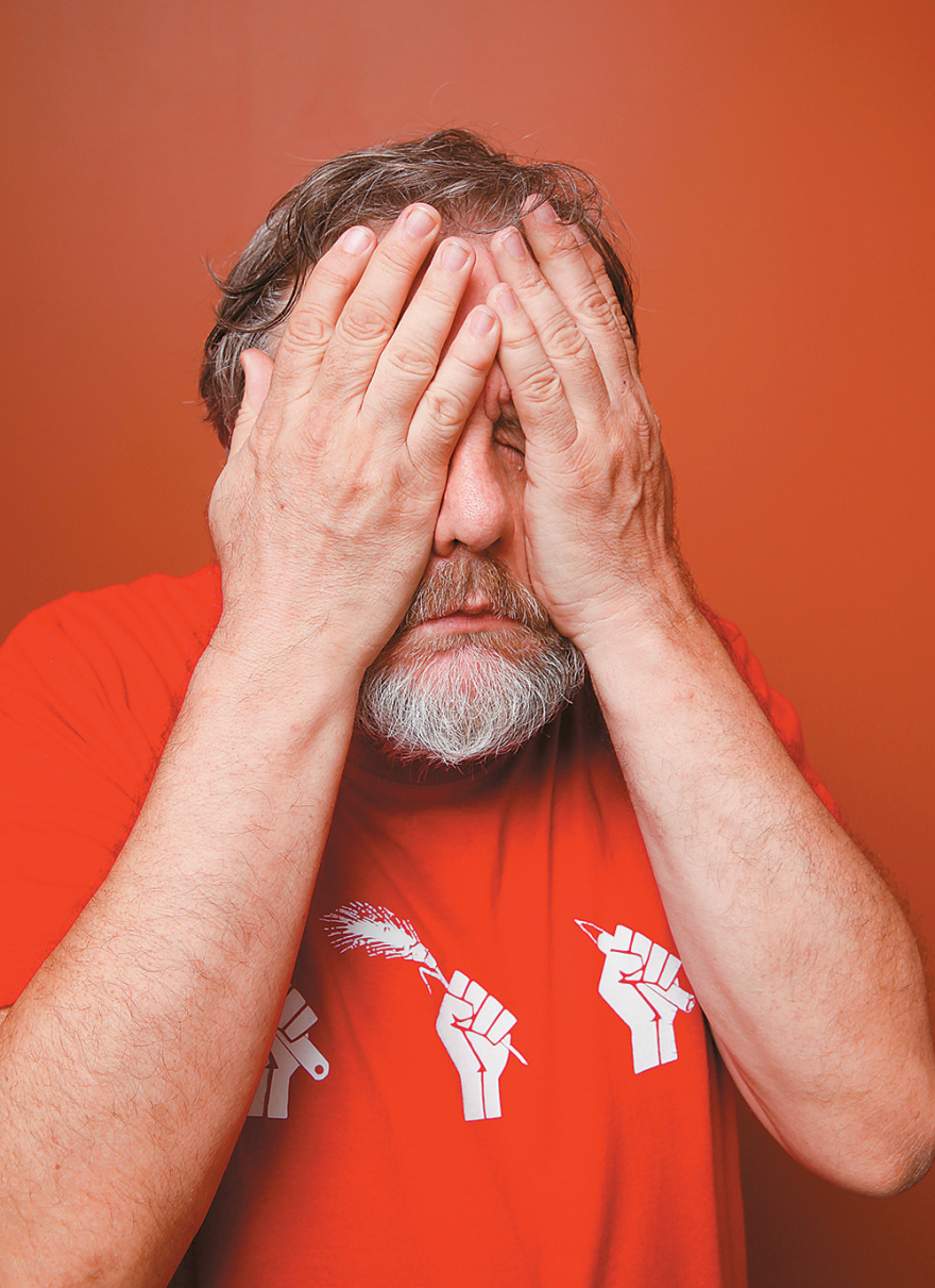 Κορωνοϊός: Οι θεωρίες συνωμοσίας, τα fake news και οι αρνητές της πανδημίας