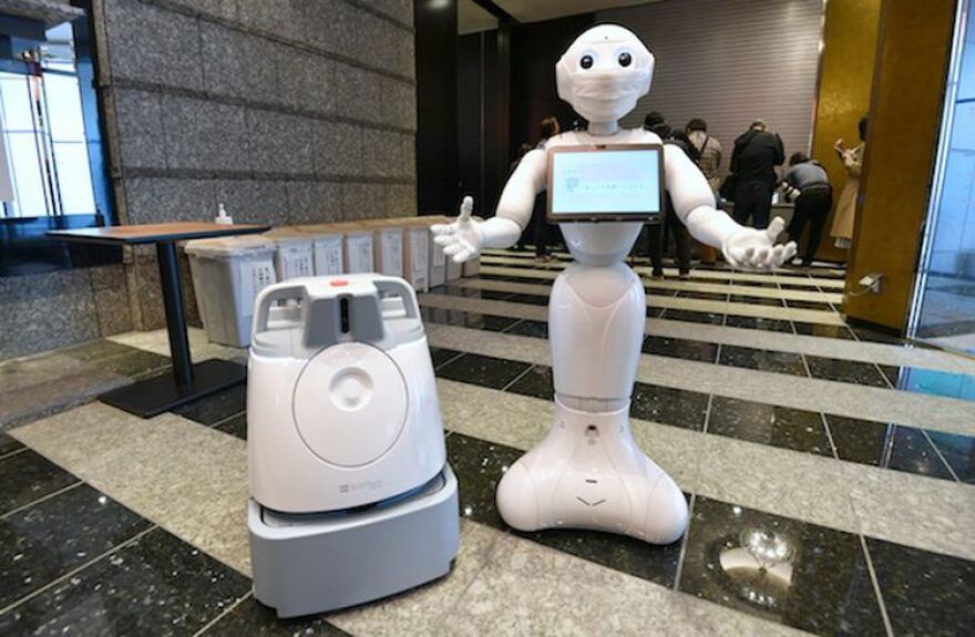 Κορωνοϊός: Ρομπότ υποδέχονται ασθενείς με ελαφρά συμπτώματα σε ξενοδοχεία του Τόκιο 