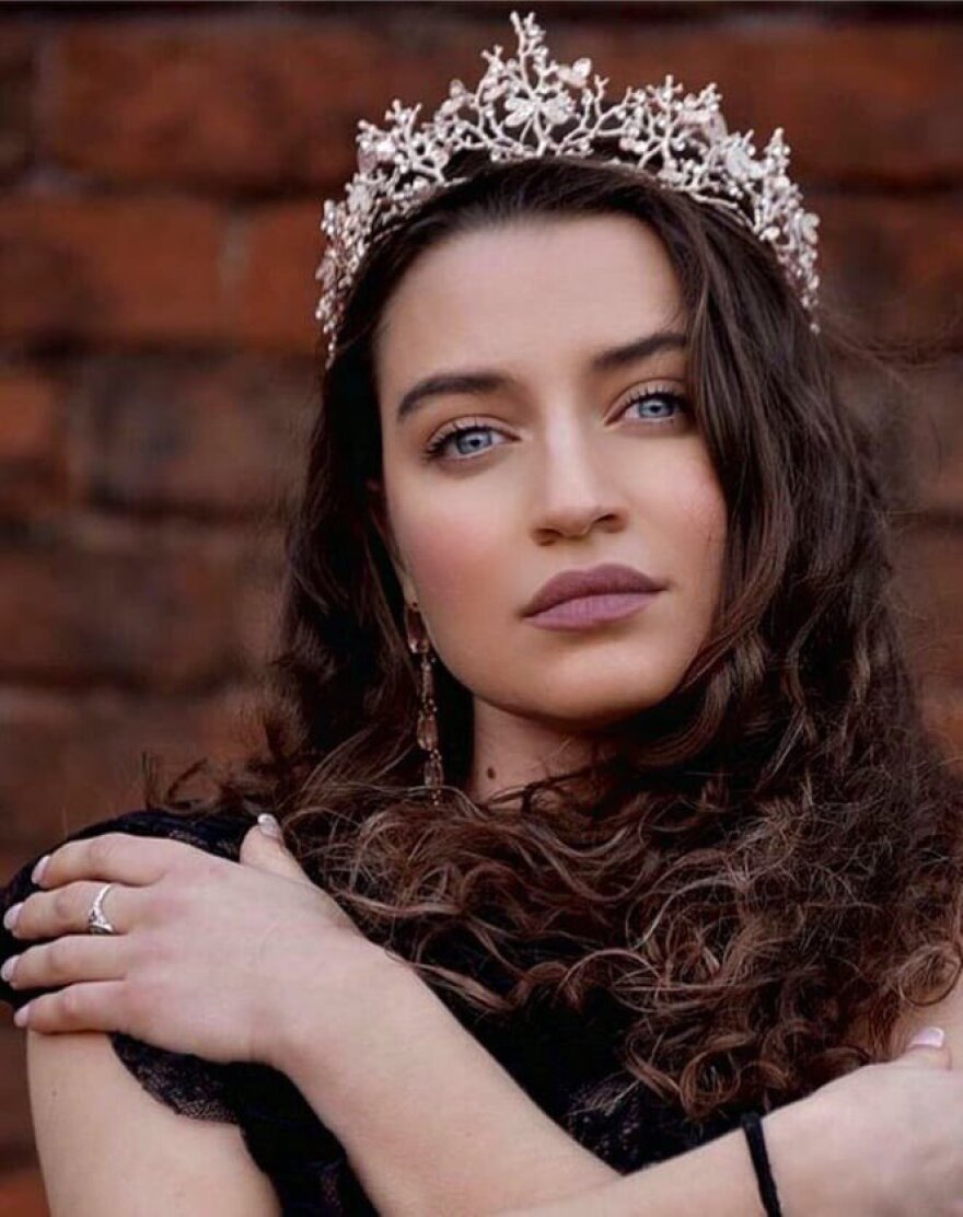 Reina: Συνεργάζεται με τον χορογράφο των σταρ στο πρώτο της τραγούδι!