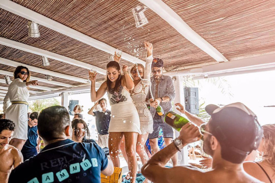 Κορωνοϊός: Το τέλος των πάρτι στα νησιά: Θα θυμίζει η Μύκονος... Γαύδο;