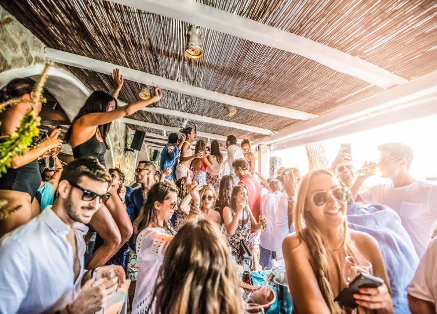 Κορωνοϊός: Το τέλος των πάρτι στα νησιά: Θα θυμίζει η Μύκονος... Γαύδο;