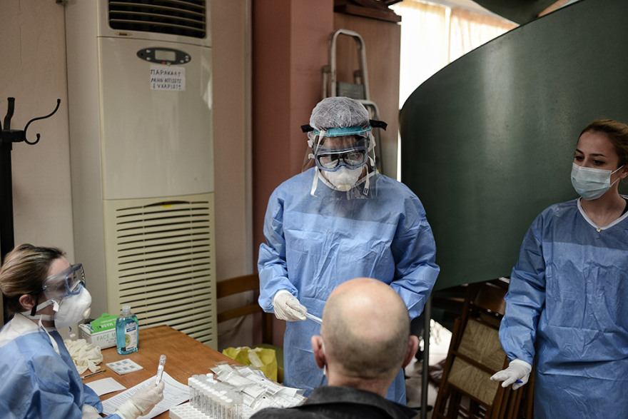 ΕΟΔΥ - Κορωνοϊός: Σε ΚΑΠΗ στο Γαλάτσι η πρώτη αποστολή των κινητών μονάδων