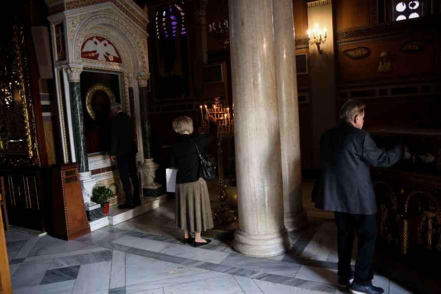 Εκκλησίες: Άνοιξαν σήμερα για ατομική προσευχή και με νέους κανόνες