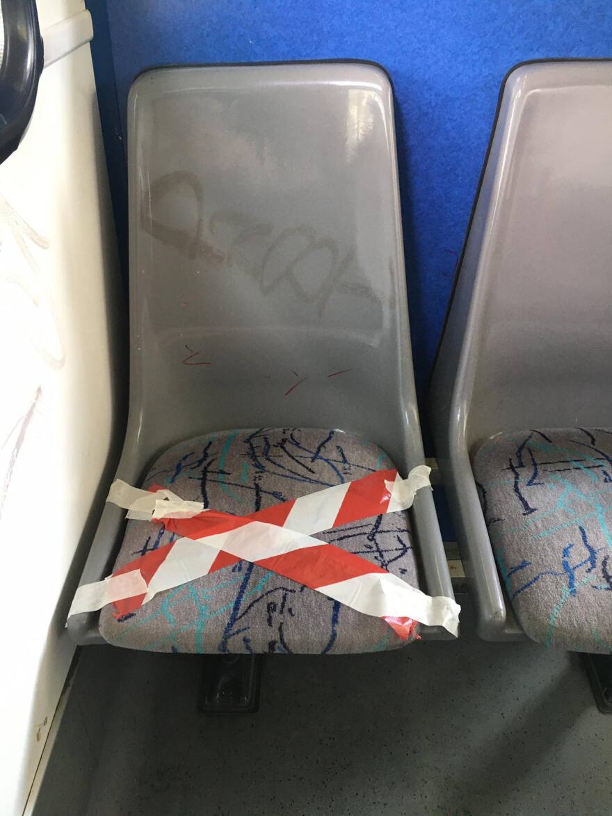 Πρεμιέρα για την άρση των μέτρων - Με μάσκες και από απόσταση οι Έλληνες