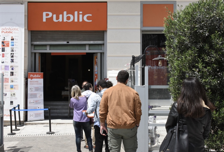 Πρεμιέρα για την άρση των μέτρων - Με μάσκες και από απόσταση οι Έλληνες