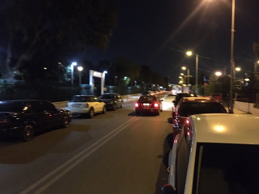 Άρση των μέτρων: Στο παραλιακό μέτωπο έσπευσαν οι Αθηναίοι - Δείτε εικόνες από το Φλοίσβο