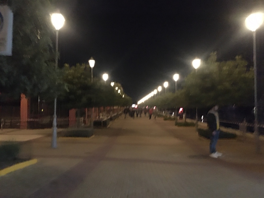 Άρση των μέτρων: Στο παραλιακό μέτωπο έσπευσαν οι Αθηναίοι - Δείτε εικόνες από το Φλοίσβο