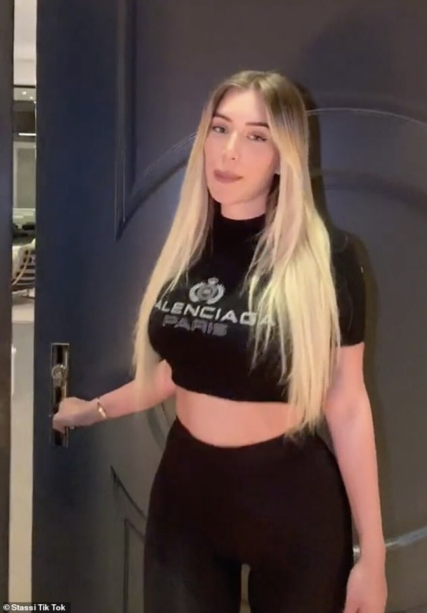 Η Ελληνίδα κολλητή της Κάιλι Τζένερ μας ξεναγεί στο παλάτι της φίλης της