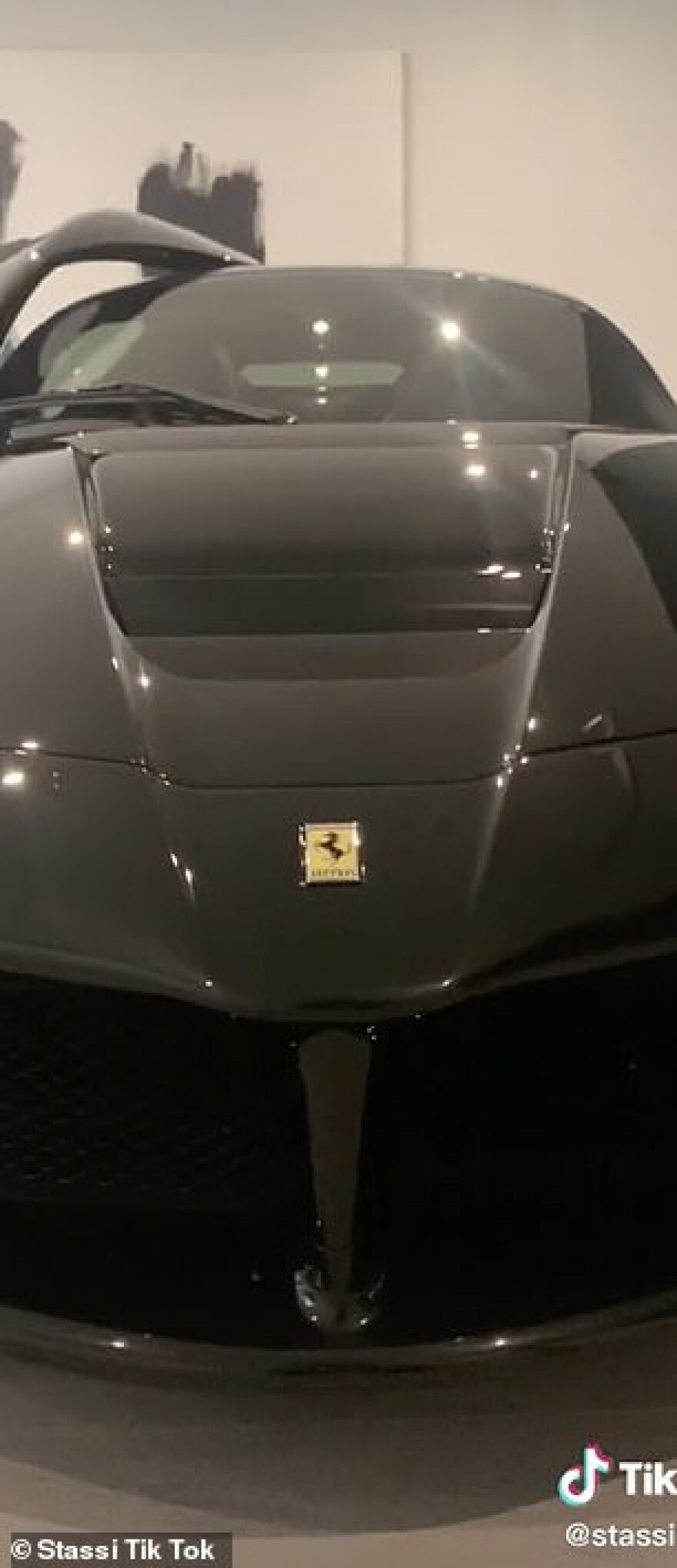 Η Ελληνίδα κολλητή της Κάιλι Τζένερ μας ξεναγεί στο παλάτι της φίλης της