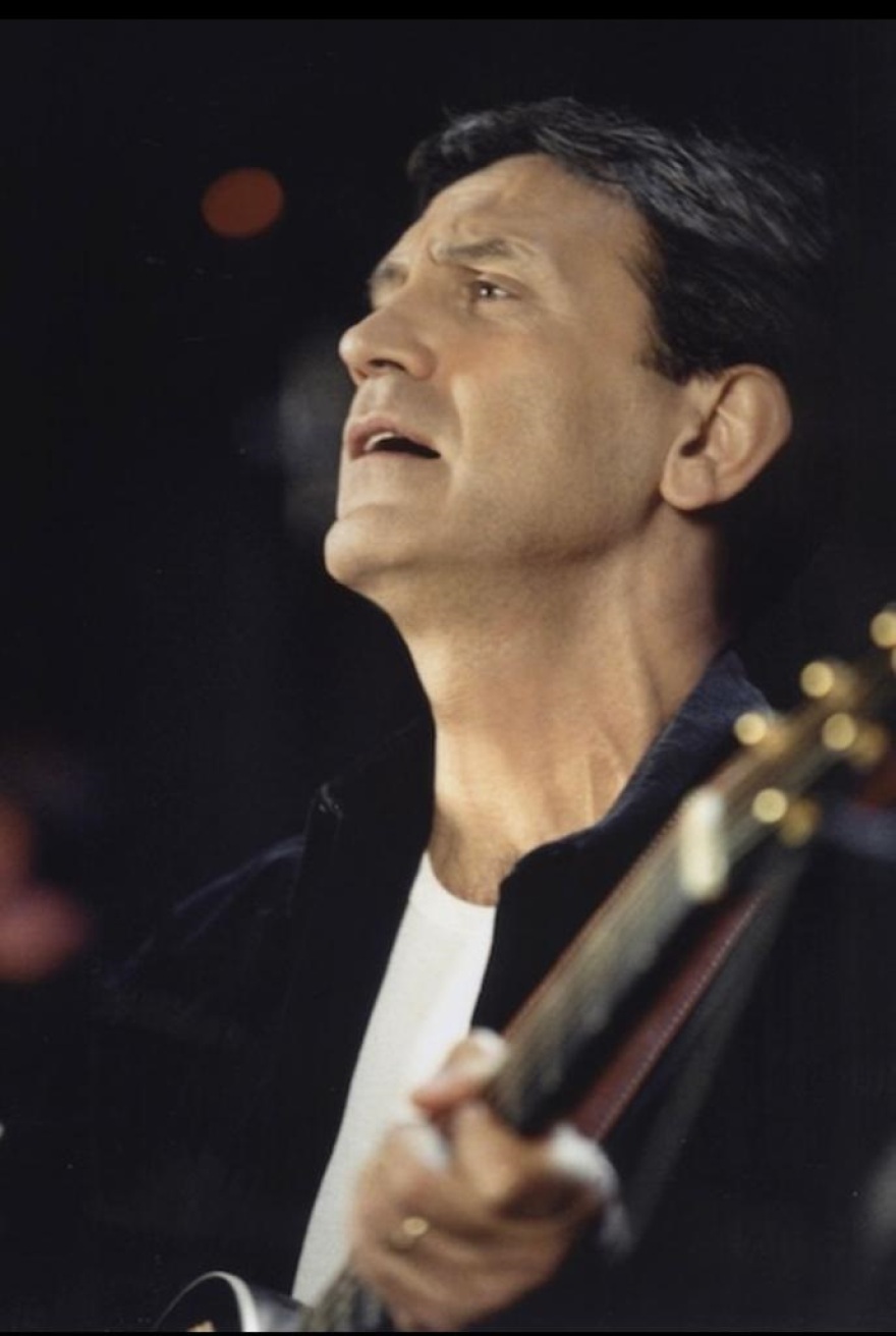 MEGA: Μένουμε Σπίτι με Νταλάρα και τα τραγούδια του Μίκη και του Βασίλη Τσιτσάνη