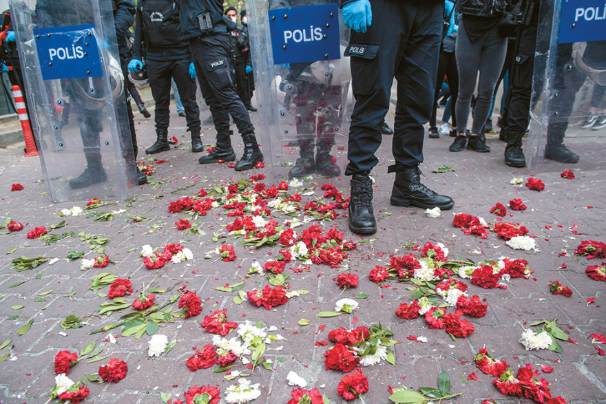 Ερντογάν: Από τον κορωνοϊό μπορεί να γλιτώσει, από τη χρεοκοπία όχι