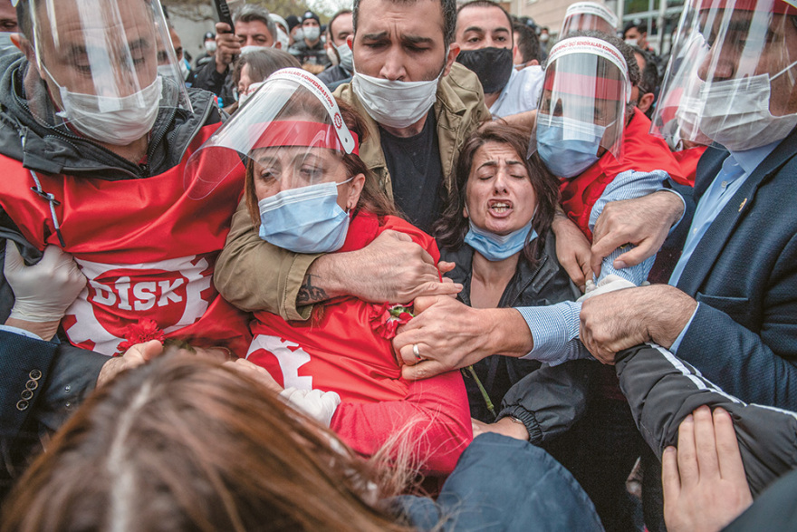 Ερντογάν: Από τον κορωνοϊό μπορεί να γλιτώσει, από τη χρεοκοπία όχι
