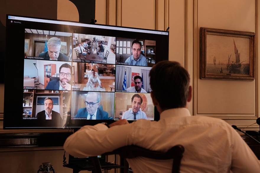 Καταστήματα εστίασης: Περισσότερα «τραπεζάκια έξω» χωρίς αύξηση των δημοτικών τελών