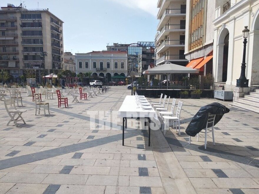 Δείτε βίντεο: Άδειες καρέκλες - Διαμαρτυρία των καταστηματαρχών εστίασης 