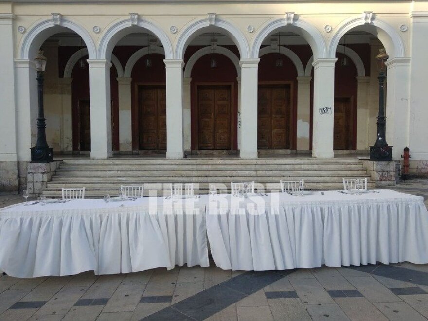 Δείτε βίντεο: Άδειες καρέκλες - Διαμαρτυρία των καταστηματαρχών εστίασης 