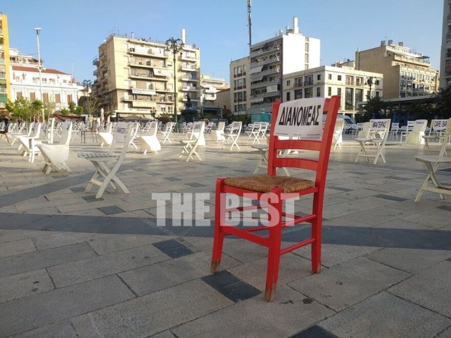 Δείτε βίντεο: Άδειες καρέκλες - Διαμαρτυρία των καταστηματαρχών εστίασης 