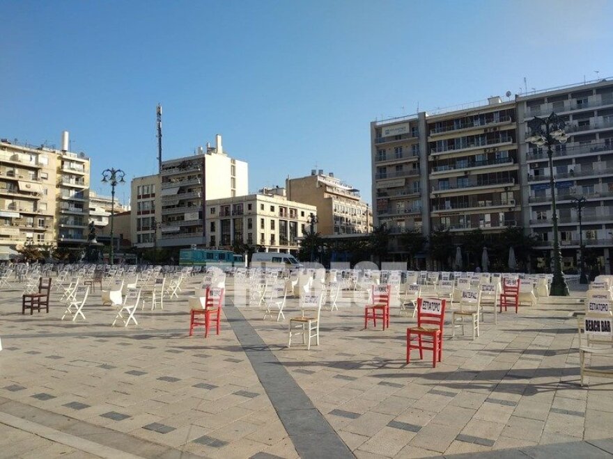 Δείτε βίντεο: Άδειες καρέκλες - Διαμαρτυρία των καταστηματαρχών εστίασης 