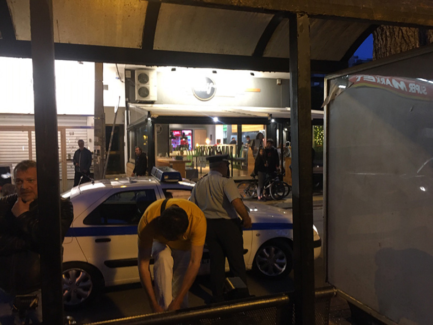 Αγία Παρασκευή: Νύχτα έντασης στην πλατεία - Συγκέντρωση παρά την απαγόρευση