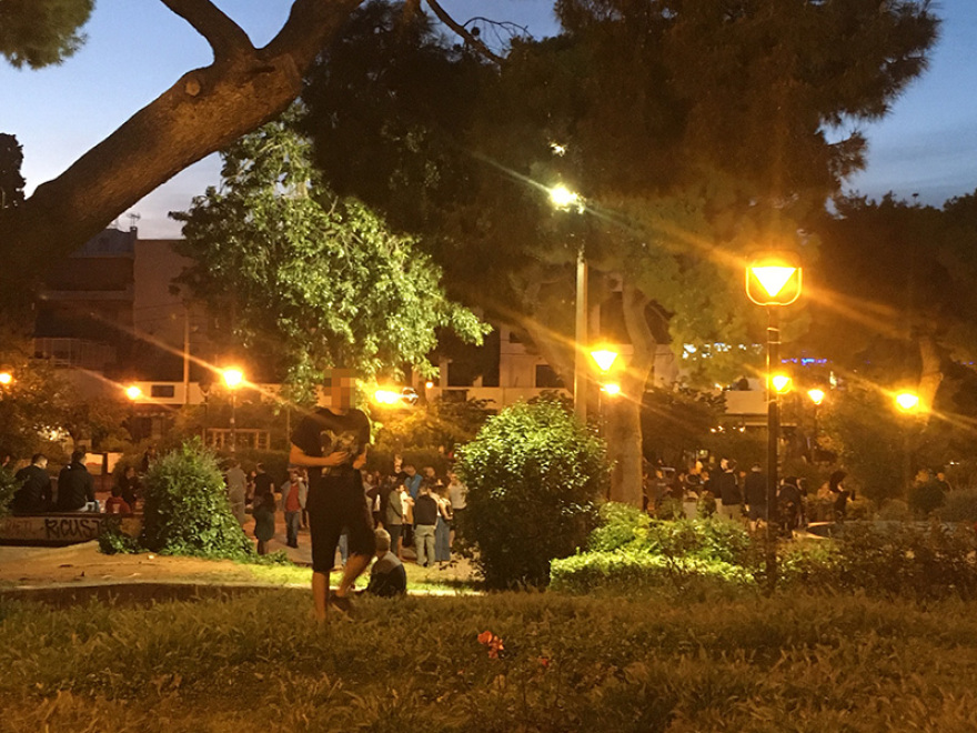 Αγία Παρασκευή: Νύχτα έντασης στην πλατεία - Συγκέντρωση παρά την απαγόρευση