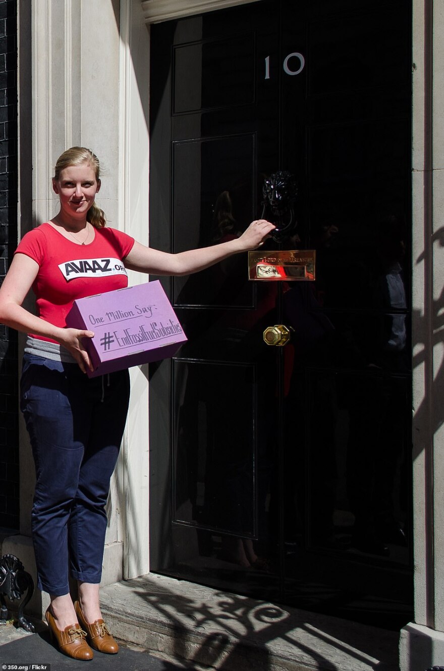 Βρετανία: Για την ερωμένη του έσπασε την καραντίνα ο «Τσιόδρας» της Βρετανίας