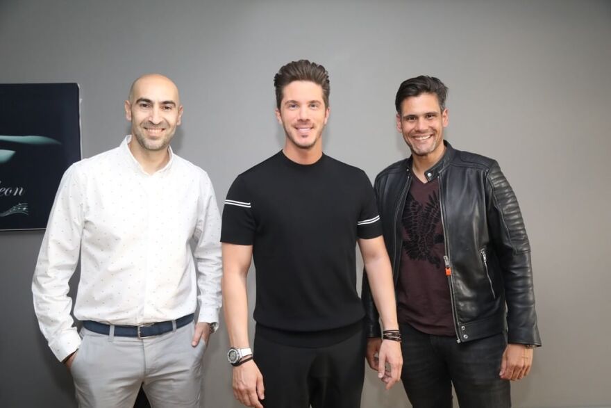 Ο Νίκος Οικονομόπουλος στη Heaven Music: Δείτε τη συνέντευξη τύπου 