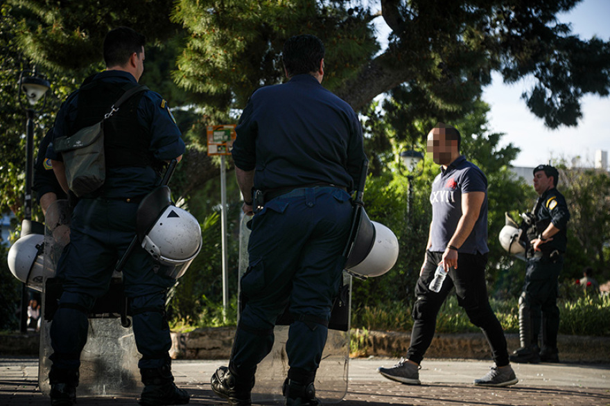 Αγία Παρασκευή: Νύχτα έντασης στην πλατεία - Συγκέντρωση παρά την απαγόρευση