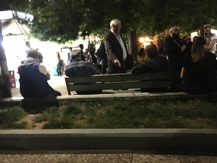 Απίστευτες εικόνες: «Πλημμύρισαν» από κόσμο ο Λυκαβηττός και η πλατεία Βαρνάβα στο Παγκράτι