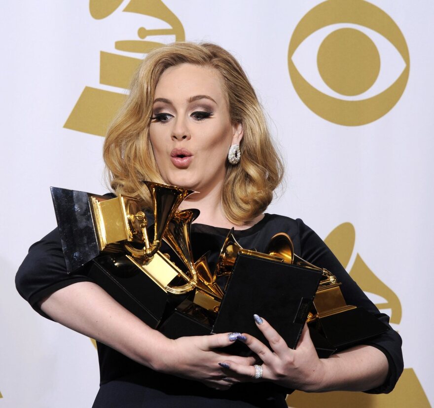 Adele: Δίχασε τους θαυμαστές της με την αδυνατισμένη της σιλουέτα