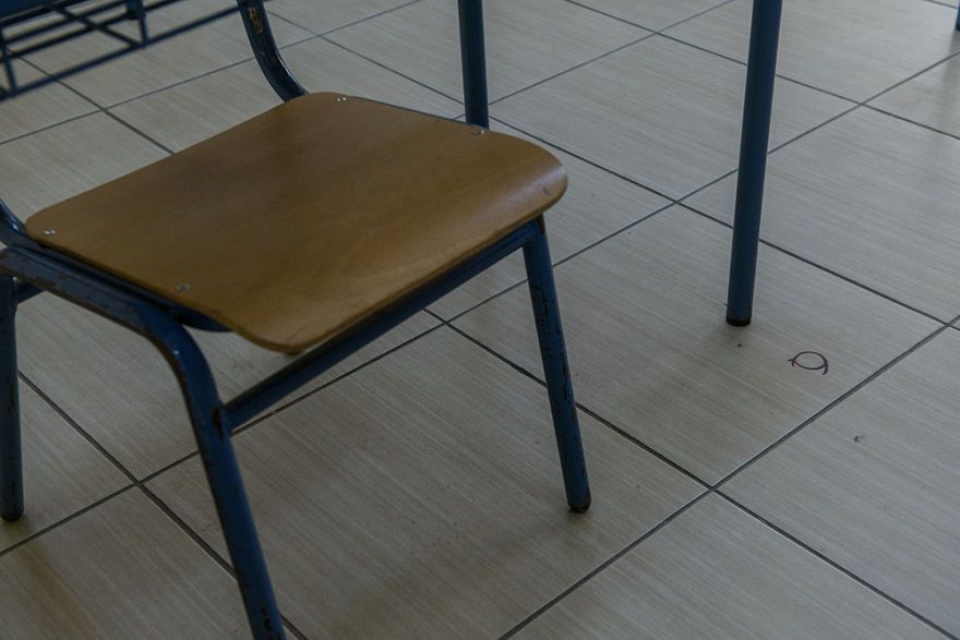 Σχολεία: Θα ανοίξουν με 15 μαθητές ανά τάξη, αποστάσεις 1,5 μέτρου και... μεμβράνη στους υπολογιστές