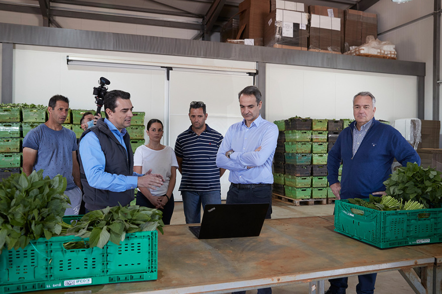 Επίσκεψη Μητσοτάκη σε πρότυπη αγροτική μονάδα στον Αυλώνα: Ο πρωτογενής τομέας μοχλός ανάπτυξης