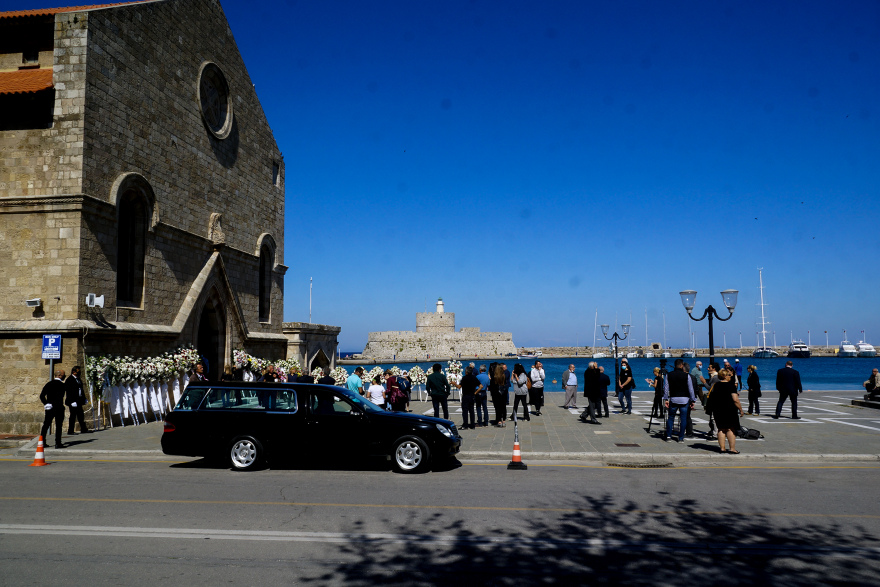 Σε κλίμα συγκίνησης το τελευταίο αντίο στον Δημήτρη Κρεμαστινό