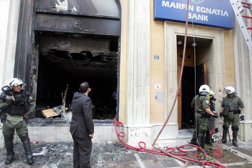 Η τραγωδία της Marfin σε 12 φωτογραφίες