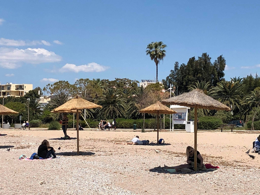 Παραλίες: Γέμισαν από κόσμο σε Βουλιαγμένη, Καβούρι και Λούτσα