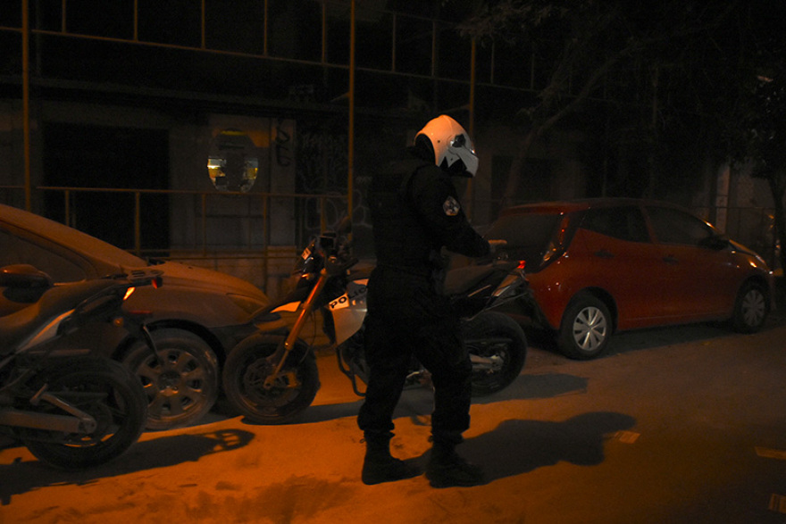 Επεισόδια στην Κυψέλη: Αντιεξουσιαστές έσπασαν βιτρίνες και πέταξαν μολότοφ - Βίντεο 