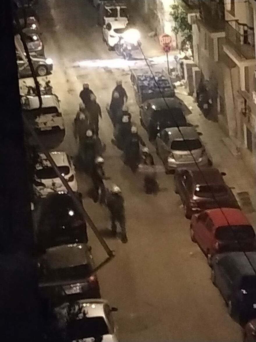 Σε Κυψέλη και Παγκράτι συνεχίστηκε η «μάχη» της πλατείας - Δείτε βίντεο και φωτογραφίες