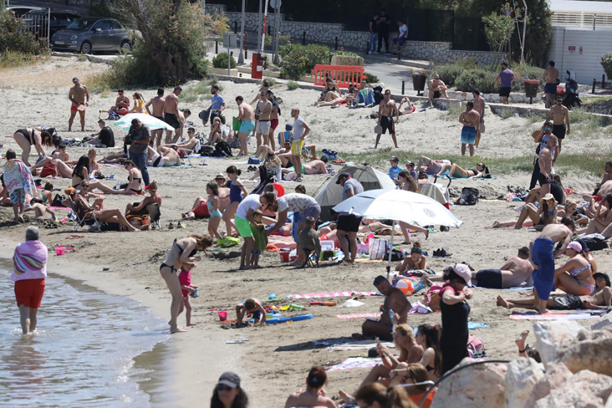 Παραλίες: Γέμισαν από κόσμο σε Βουλιαγμένη, Καβούρι και Λούτσα