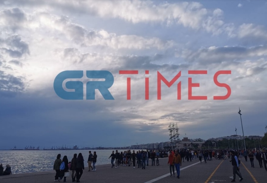 Άρση μέτρων - Θεσσαλονίκη: «Βούλιαξε» από κόσμο η Νέα Παραλία