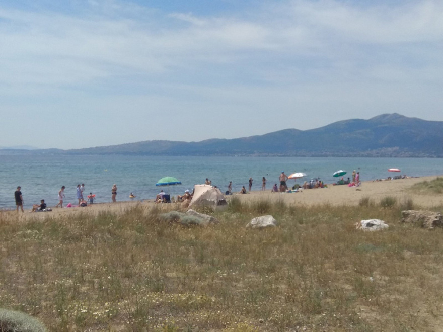 Παραλίες: Κόσμος και σήμερα στις παραλίες - Δείτε εικόνες και βίντεο