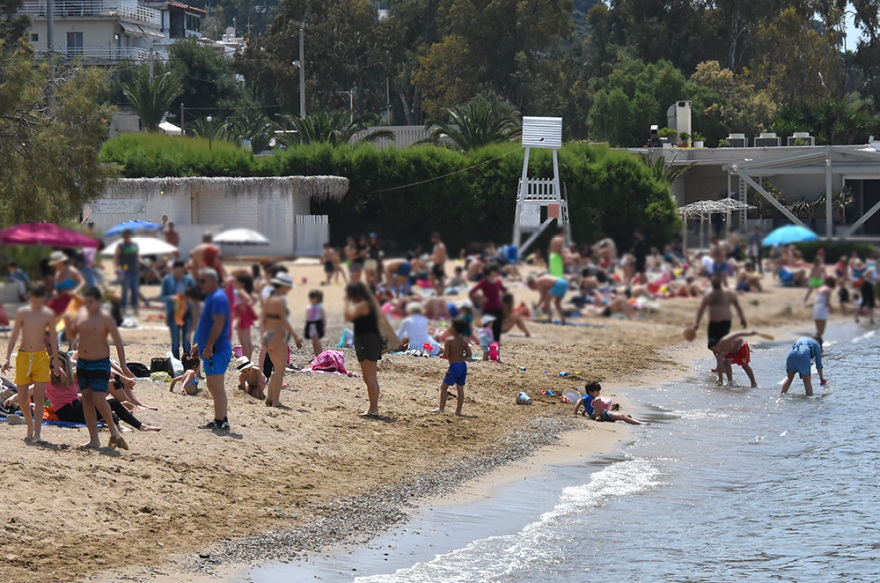 Παραλίες: Κόσμος και σήμερα στις παραλίες - Δείτε εικόνες και βίντεο