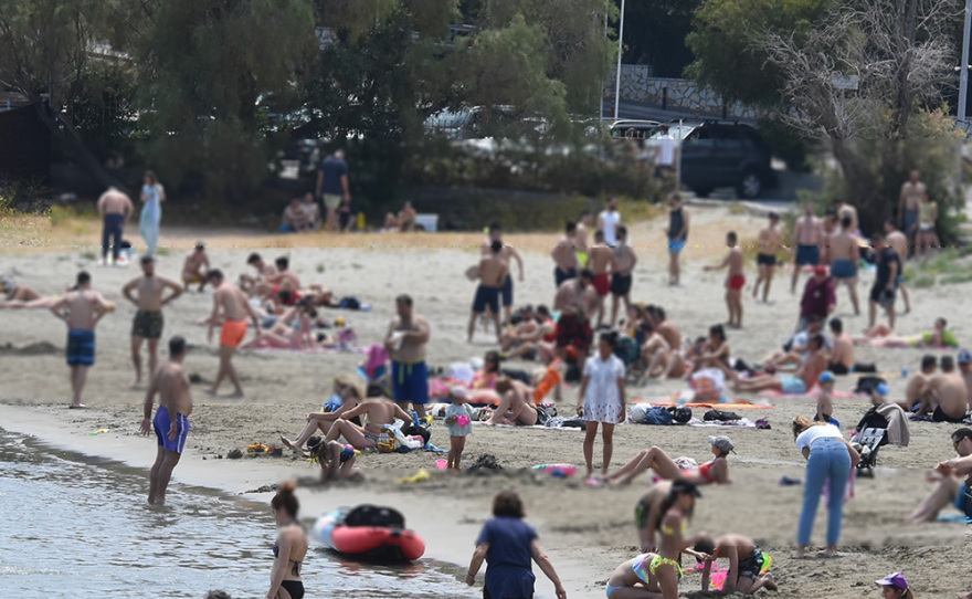 Παραλίες: Κόσμος και σήμερα στις παραλίες - Δείτε εικόνες και βίντεο