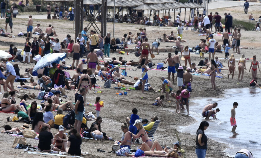 Παραλίες: Κόσμος και σήμερα στις παραλίες - Δείτε εικόνες και βίντεο